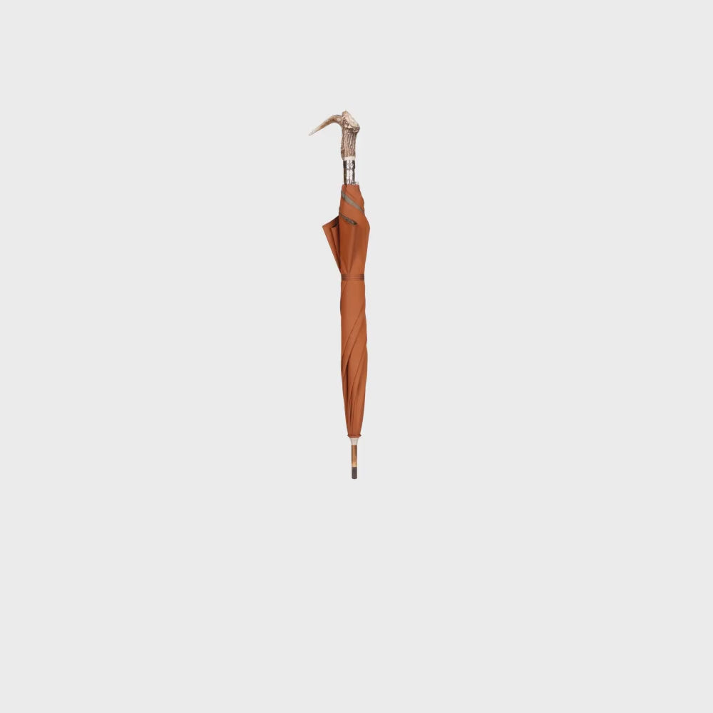 3D animation of Cambridge Umbrella - Sienna Solid with deer antler handle and chestnut shaft rotating in a 360 view